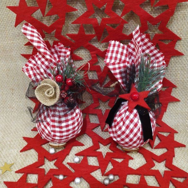 Χριστουγεννιάτικές Μπάλες με καρώ ύφασμα