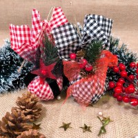 Χριστουγεννιάτικές Μπάλες με καρώ ύφασμα