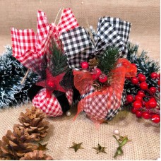 Χριστουγεννιάτικές Μπάλες με καρώ ύφασμα Χριστουγεννιάτικές Μπάλες με καρώ ύφασμα