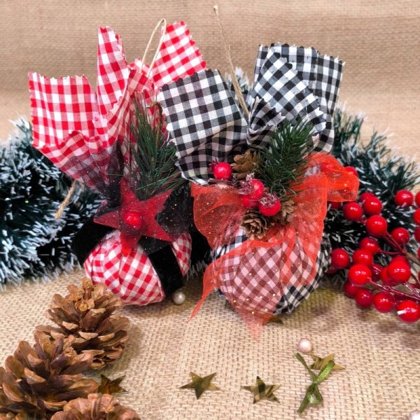 Χριστουγεννιάτικές Μπάλες με καρώ ύφασμα