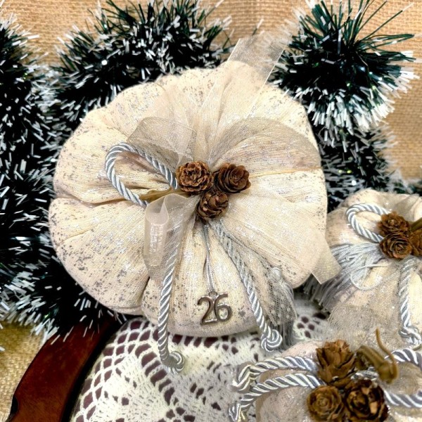 Κολοκύθα Γούρι, Μπεζ με Ασημί Λεπτομέρειες