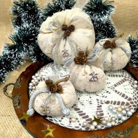 Κολοκύθα Γούρι, Μπεζ με Ασημί Λεπτομέρειες