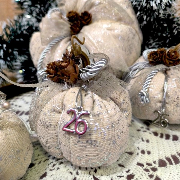 Κολοκύθα Γούρι, Μπεζ με Ασημί Λεπτομέρειες